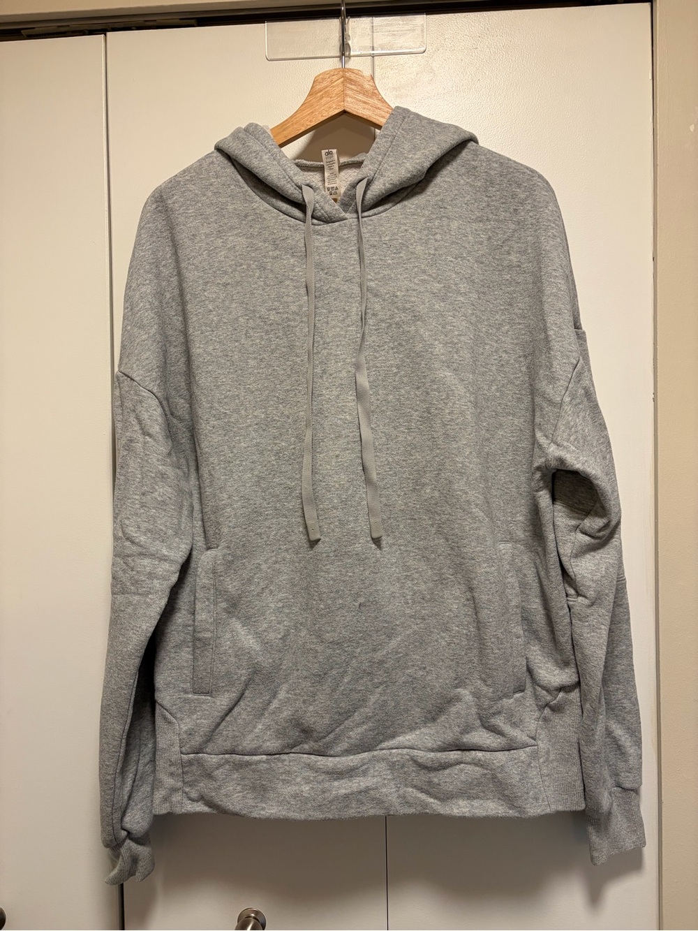 Alo Yoga Gray Women’s Hoodie Sweatshirt